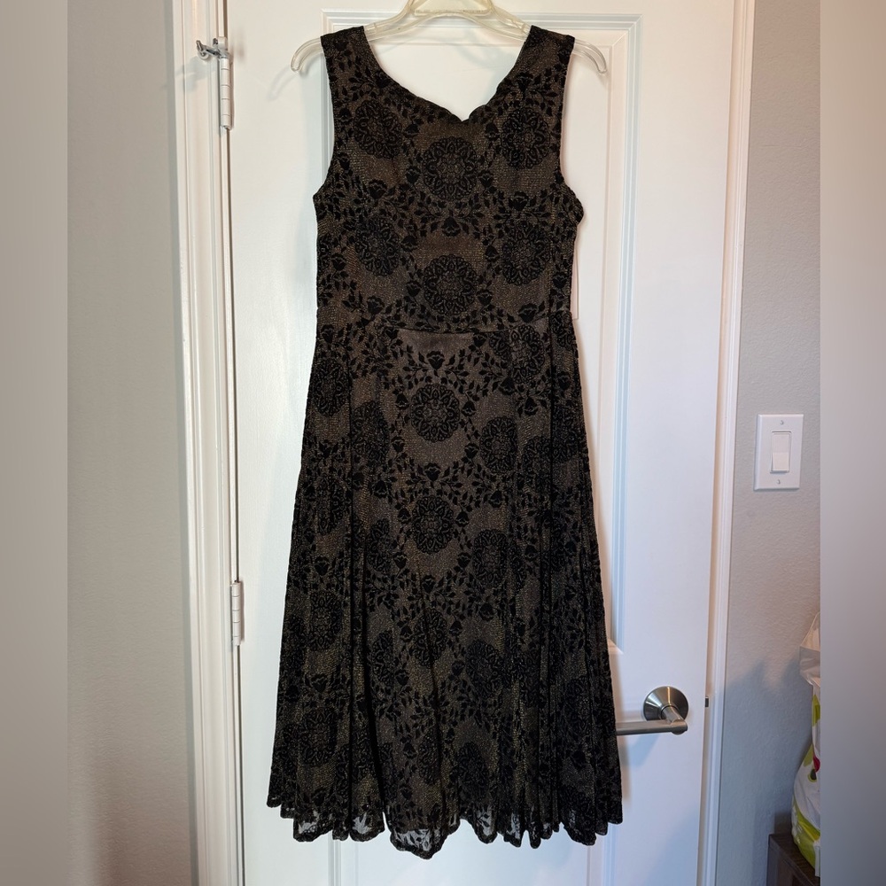 Shelby & Palmer Black and Gold Shimmer Sleeveless Elegant A-Line Dress